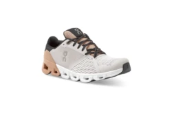 On Cloudflyer Loopschoen Wit/beige Dames -Hardloopapparatuur Winkel 37094706 3