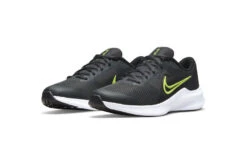 De Nike Downshifter 11 Loopschoen Smoke Grey/volt KIDS -Hardloopapparatuur Winkel 37099279 3