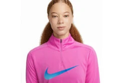 Nike Dri-FIT One Swoosh 1/4 Zip Loopshirt Active Fuchsia Dames -Hardloopapparatuur Winkel 37108056 3