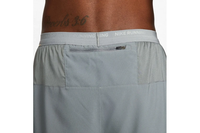 Nike Stride 5in Hardloopshort Smoke Grey Heren 6 Nike Stride 5in Hardloopshort Smoke Grey Heren - Afbeelding 4